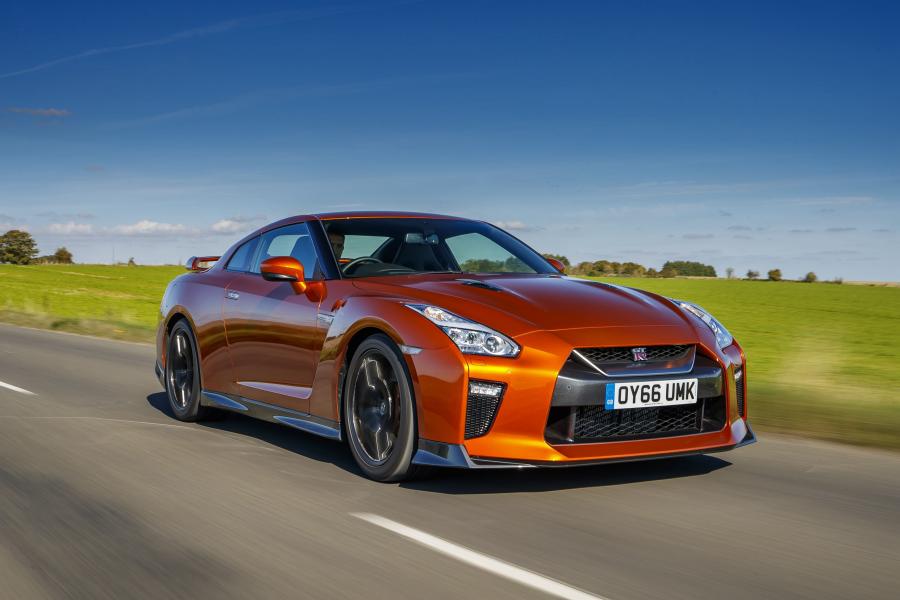  Nissan GT-R 2016 года  (UK) (фото 14 из 25)
